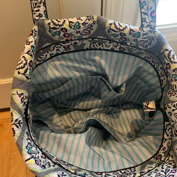 Vera Bradley large tote/diaper bag.. EUC, and great colors. - Picture 5 of 5